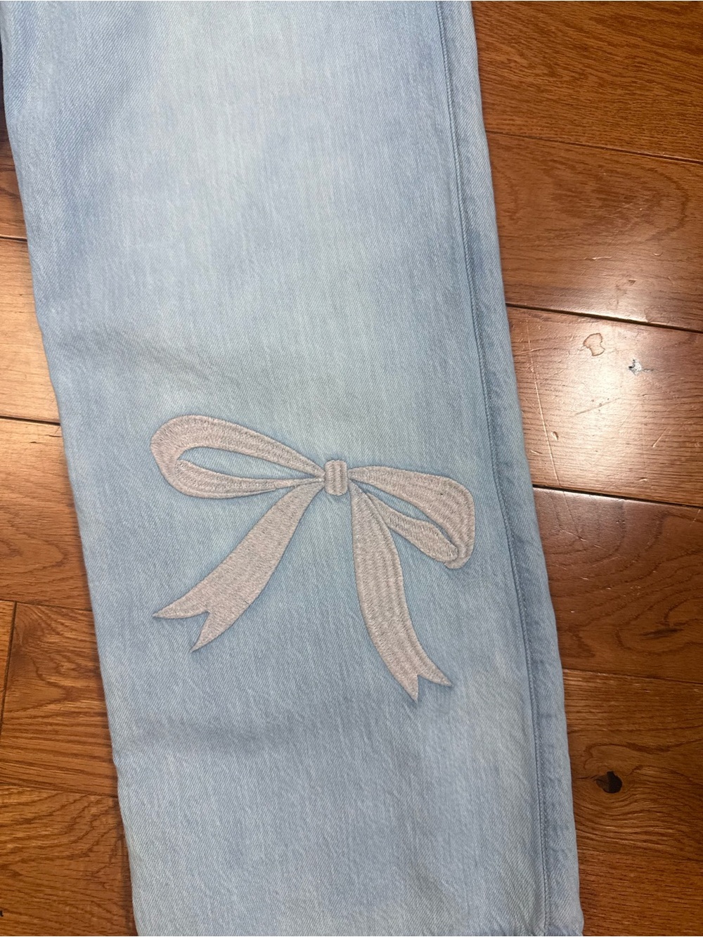 Abercrombie Kids Girls Low Rise Baggy Bow Embroidered Jeans - Picture 3 of 8
